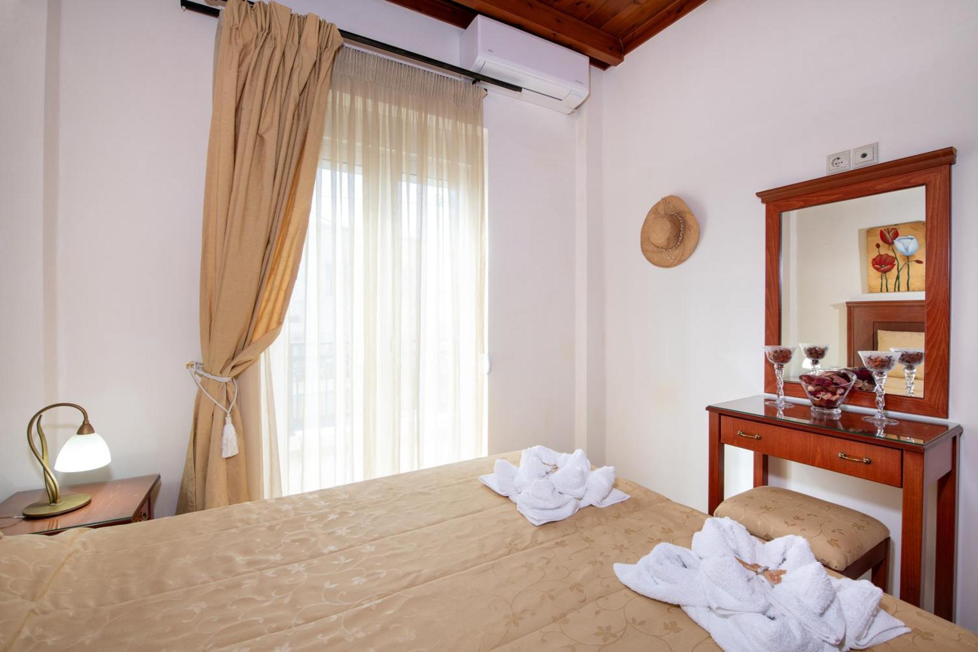 Socrates Holidays Apt. 2 With Pool Near The Beach Platanés Esterno foto