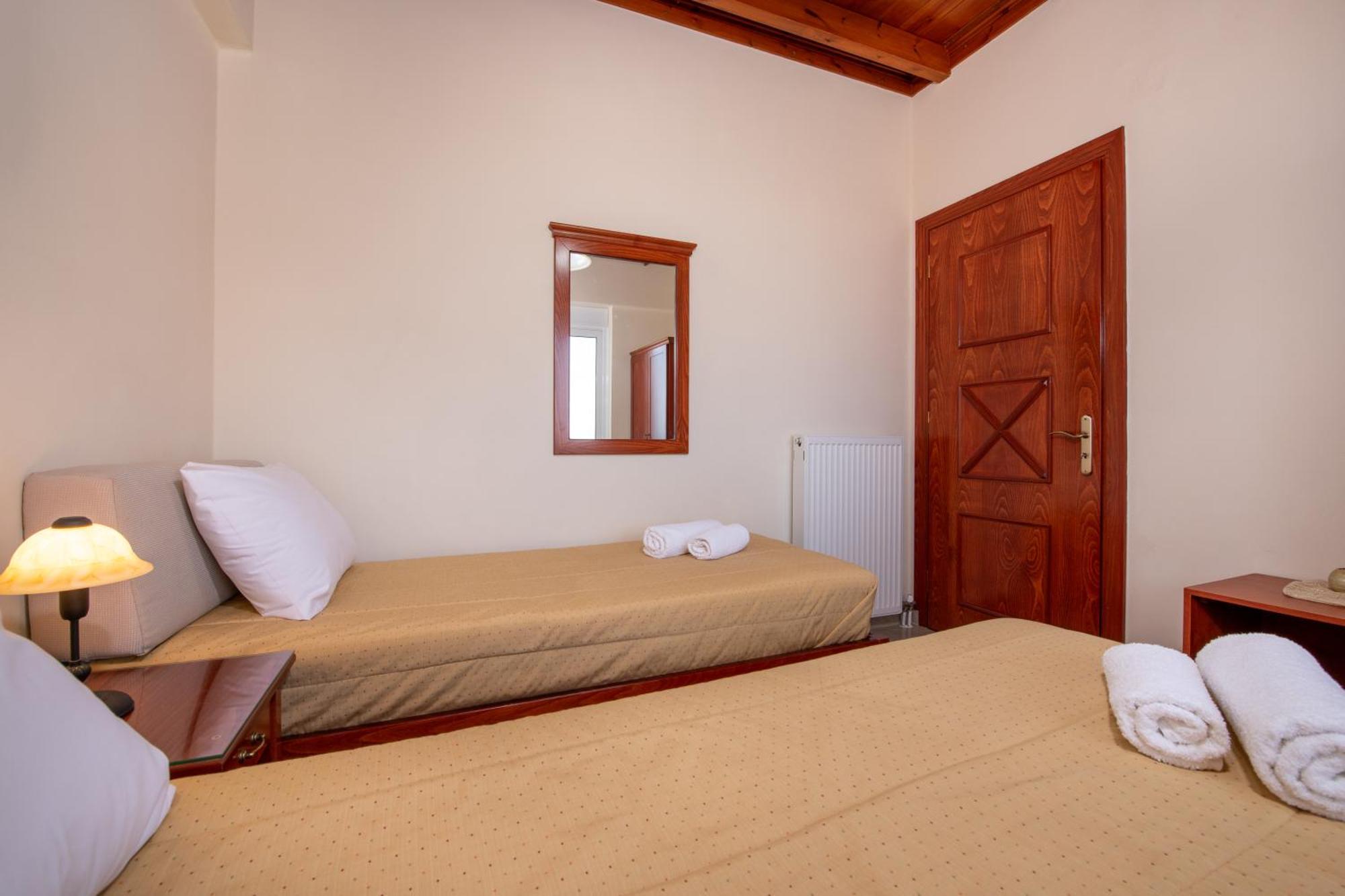 Socrates Holidays Apt. 2 With Pool Near The Beach Platanés Esterno foto