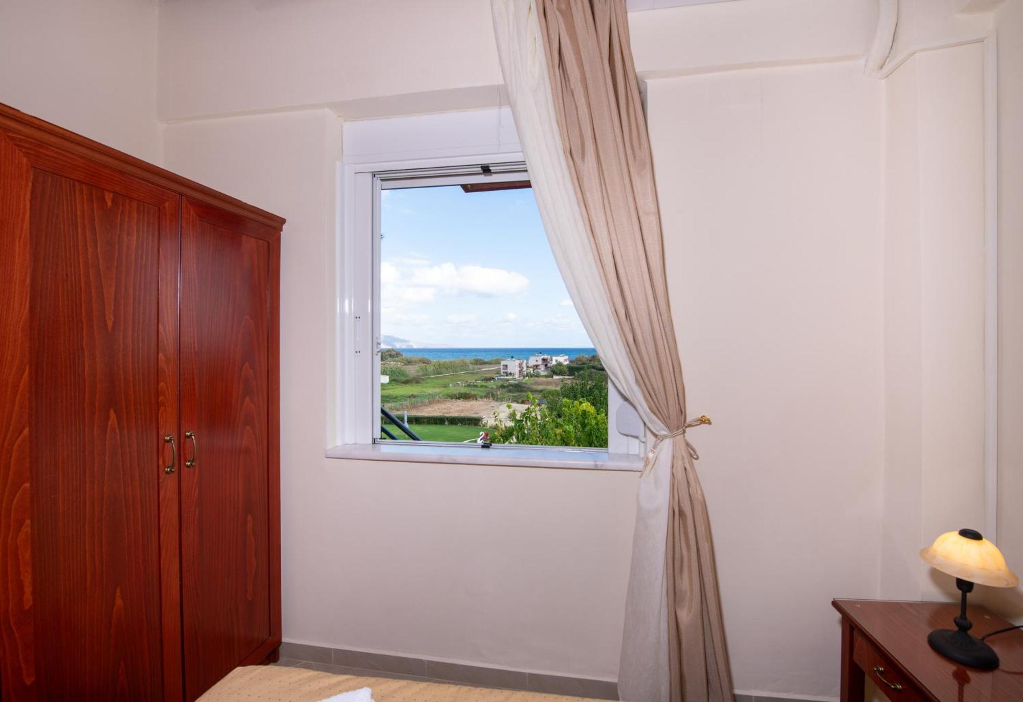 Socrates Holidays Apt. 2 With Pool Near The Beach Platanés Esterno foto